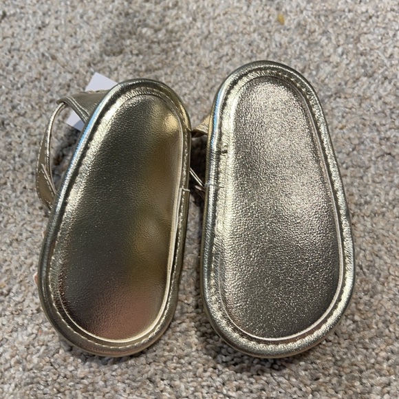 0-3M | New the children’s place baby girl gold sandals - Picture 3 of 3